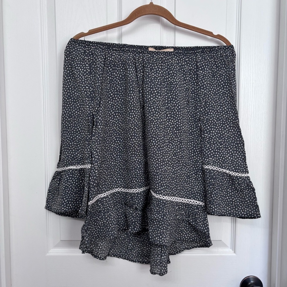 Gray Polka Dot Off-Shoulder Blouse | Hope & Harlow Petite PS